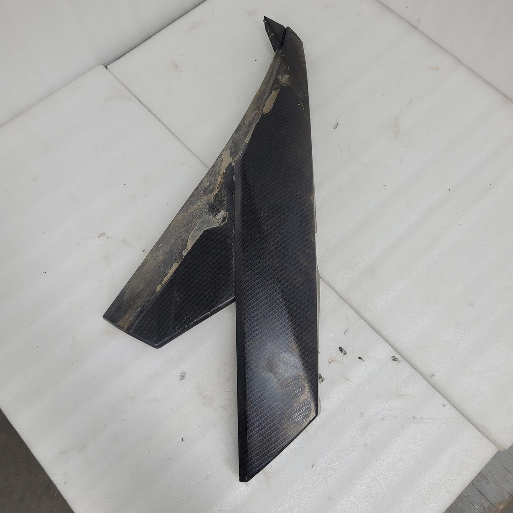 Black Carbon Fiber RH Rear Fender