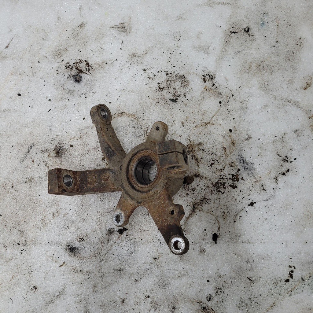 STEERING KNUCKLE (RIGHT HAND)
