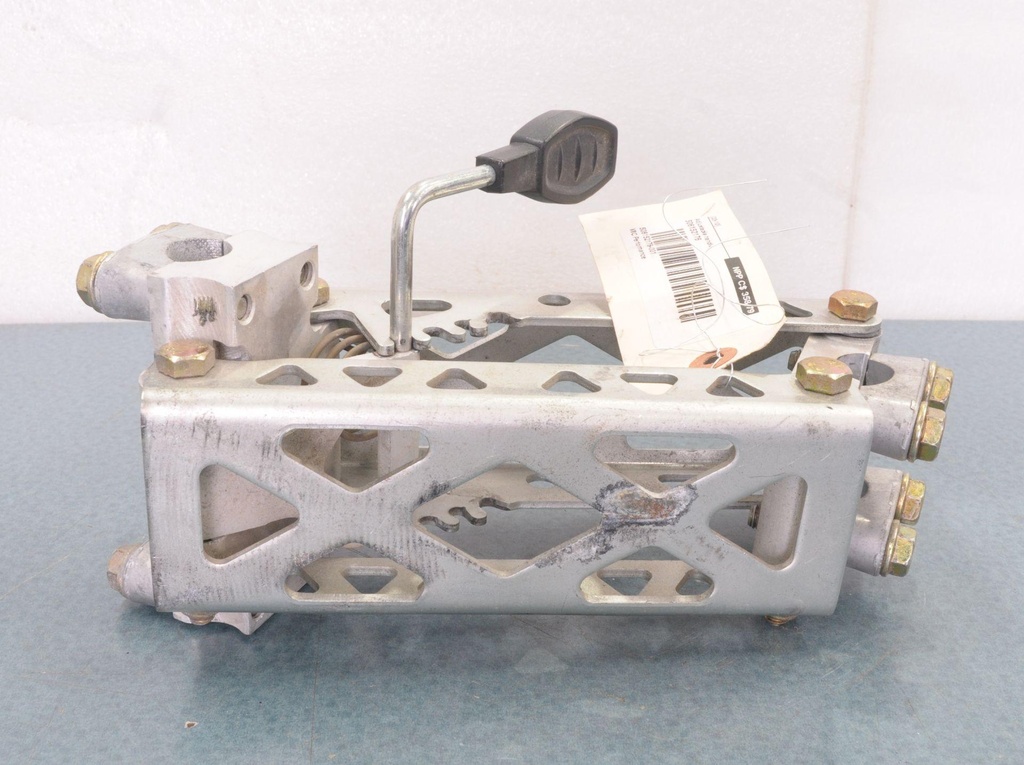 506152176-00104.jpg