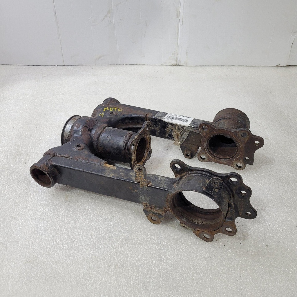 [2HT221100033-001] Rear Arm YAMAHA BLACK