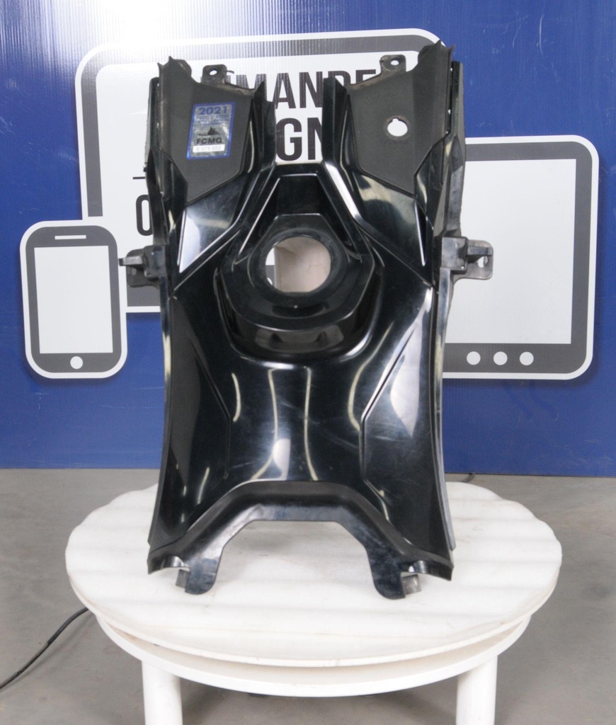 [517305181-001] Deep Black Rear Console (517305181-001)
