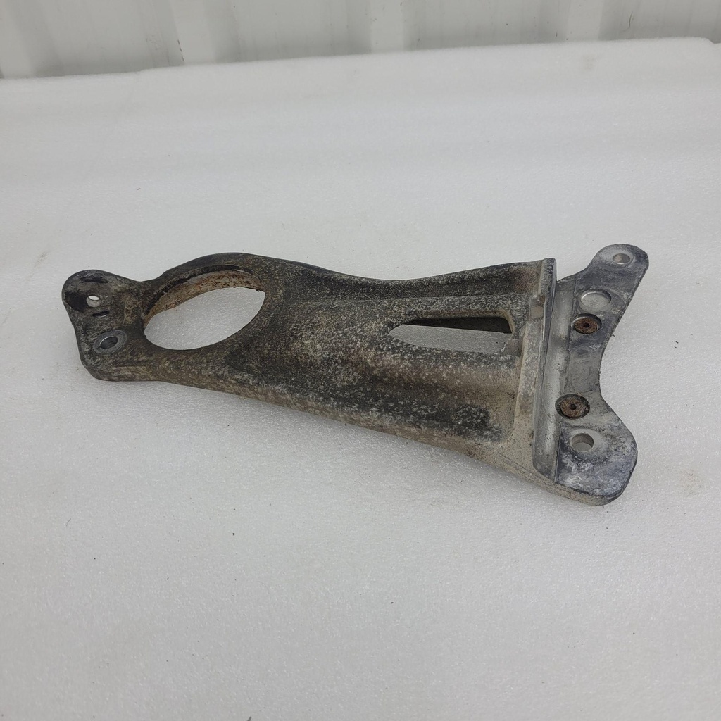 [518326192-001] driven pulley support (518326192-001)