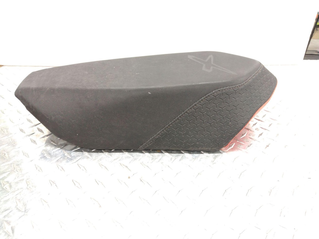 [510006637-001] Seat Cover Can-am Red