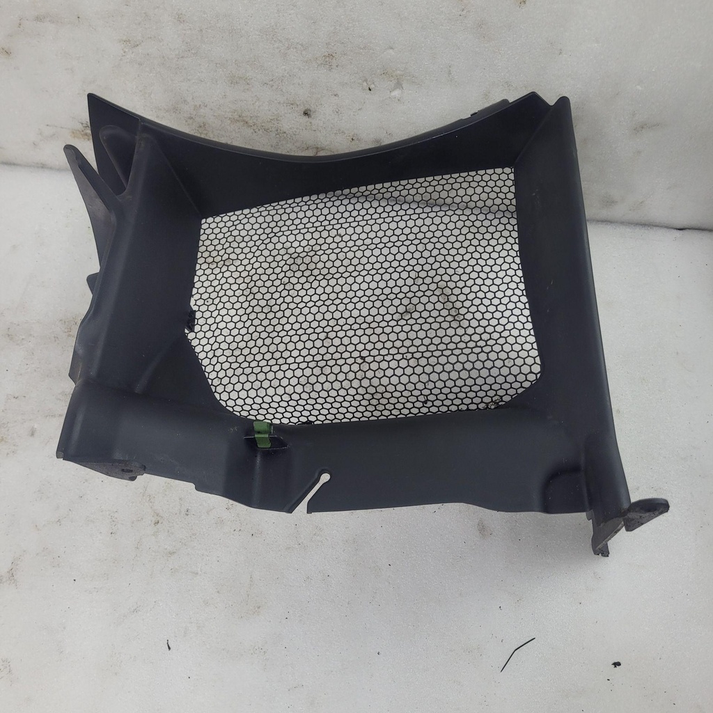 [705001485-001] lh radiator hub cap